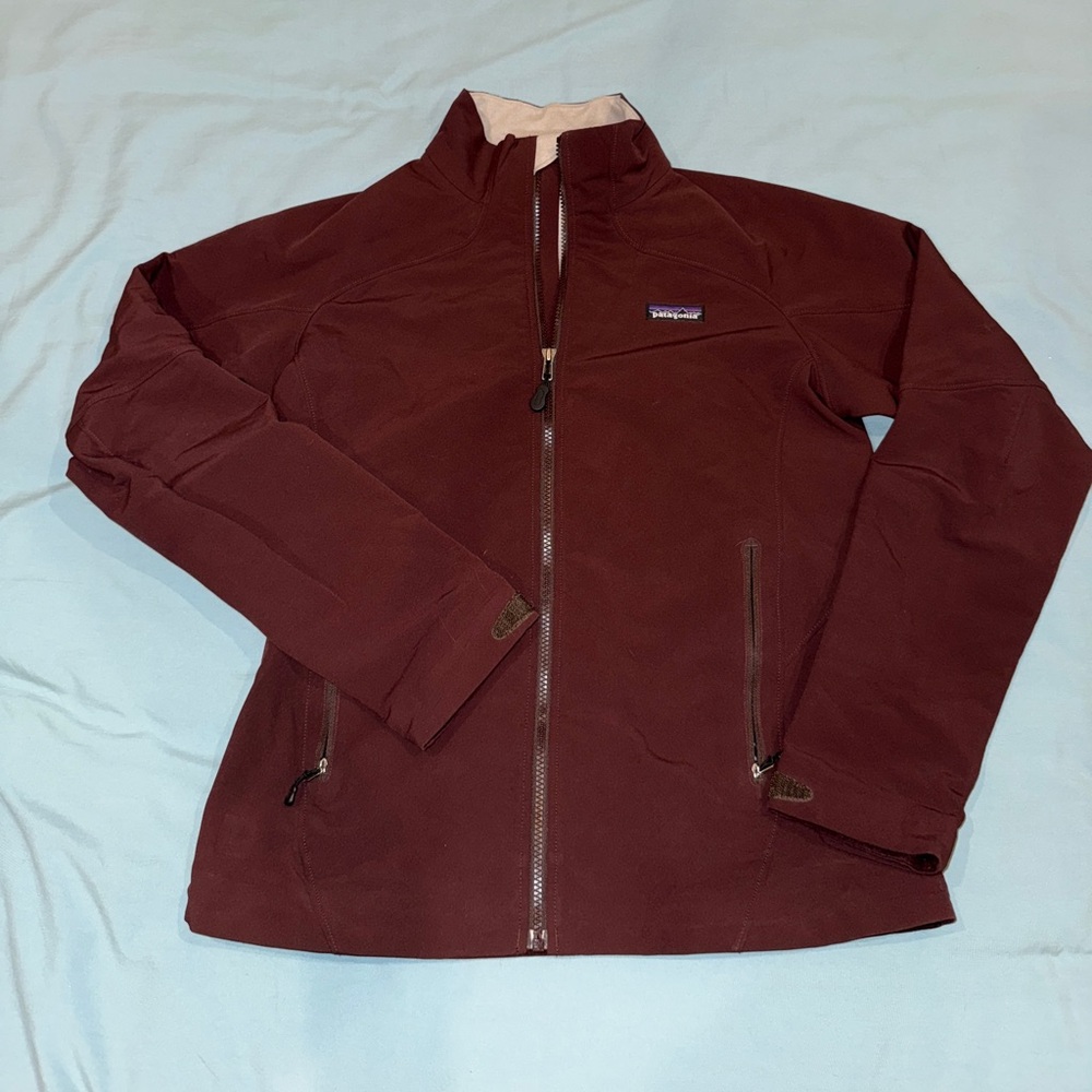Patagonia Women's Guide Soft Shell Jacket in‎ a maroon size M